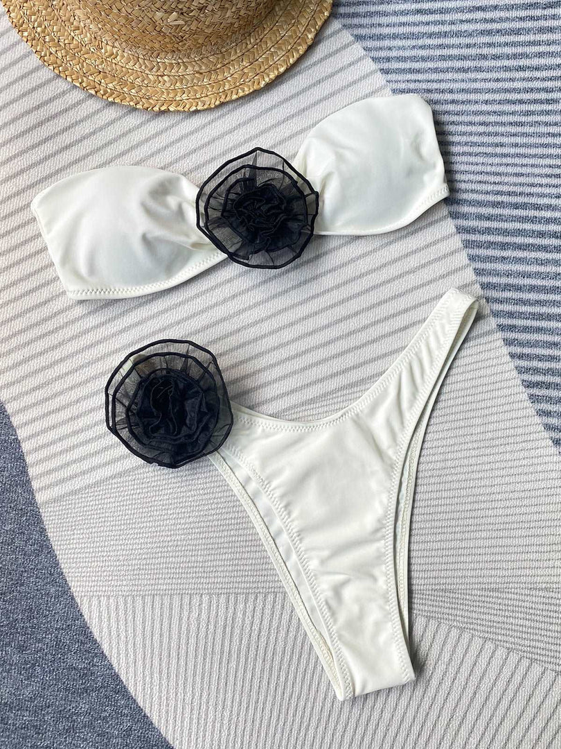 Pauline | Luxury Bandeau-Bikini-Set mit Blumenbesatz